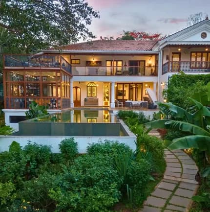 7 Doors House