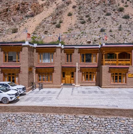 Snow Leopard Lodge