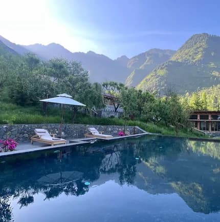 Qayaam Gah Pool